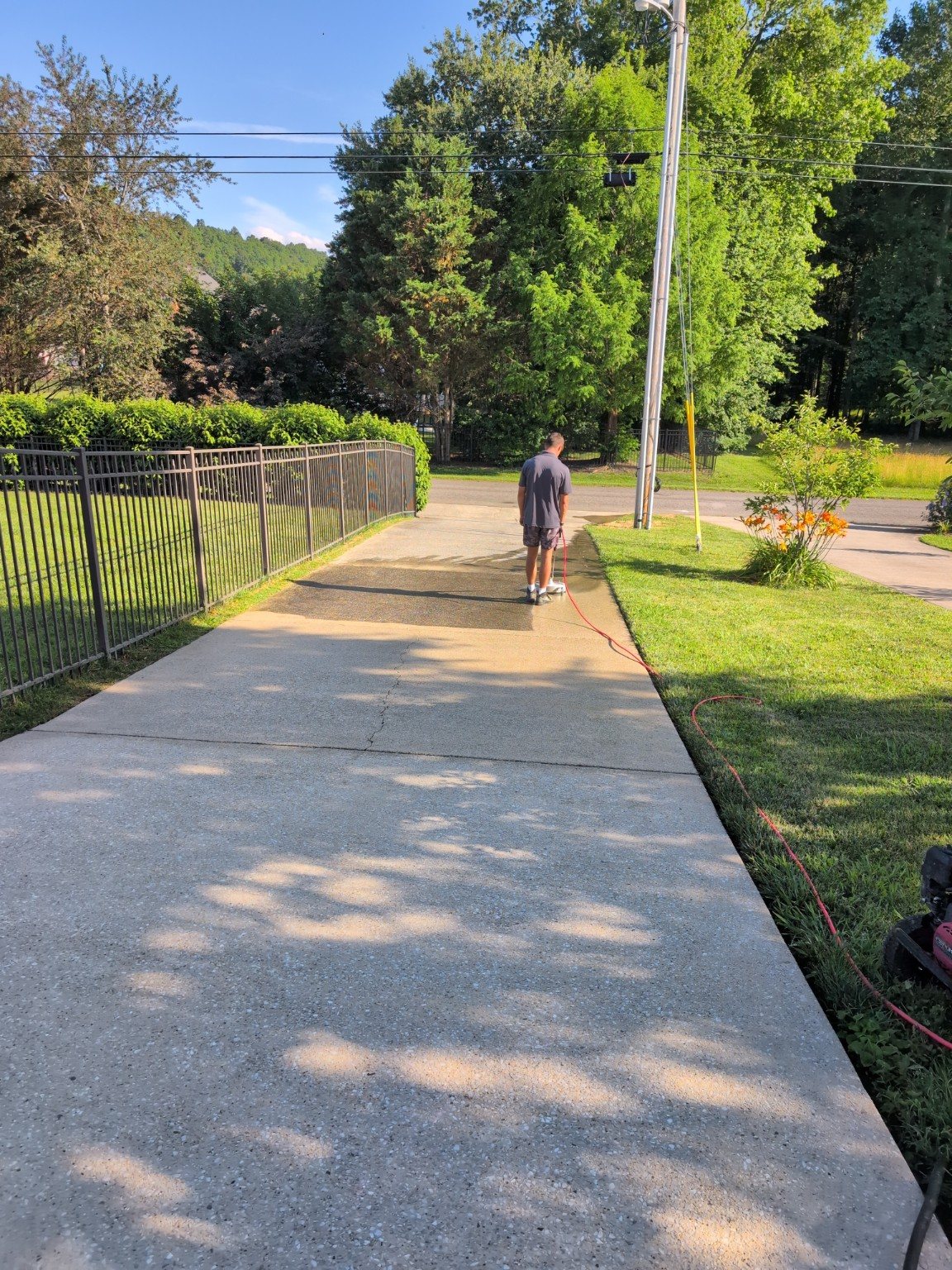 Driveway rinse work by D & T Pressure Washing